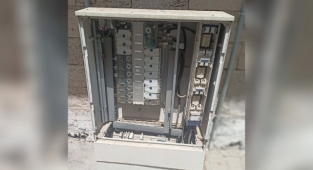 Açık elektrik panoları tehlike saçıyor