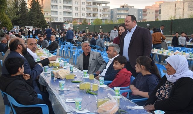 Başkan Ekinci belediye personeline iftar verdi
