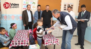 Eyyübiye Belediyesinden öğrencilere kitap hediyesi