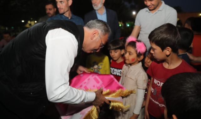 Eyyübiye'de çocuklara seccade hediye edildi