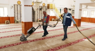 Haliliye'de ibadethaneler bayrama hazırlanıyor