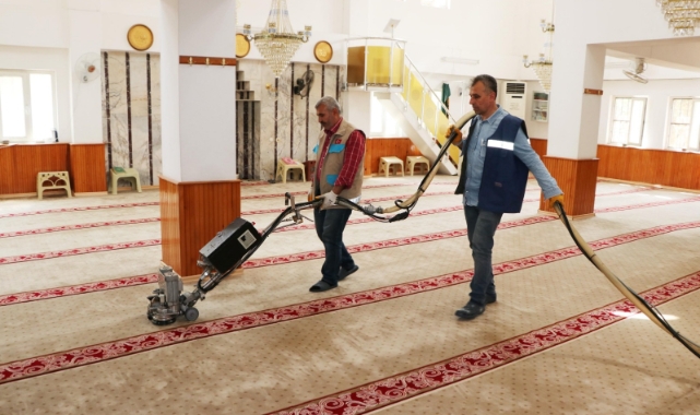 Haliliye'de ibadethaneler bayrama hazırlanıyor