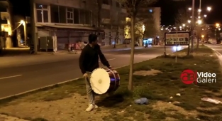 Ramazan davulcusundan davul şov