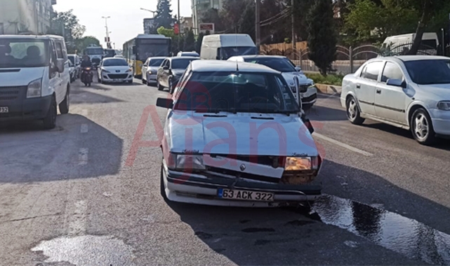 Şanlıurfa’da bariyerlere çarpan otomobilin sürücüsü yaralandı