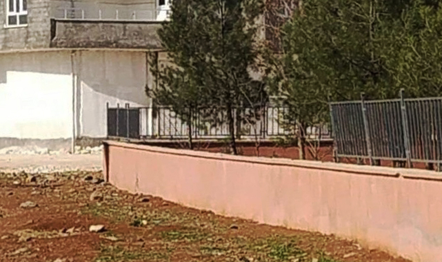 Şanlıurfa’da bir okulun demir korkulukları çalındı