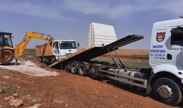 Şanlıurfa'da damperli kamyon devrildi