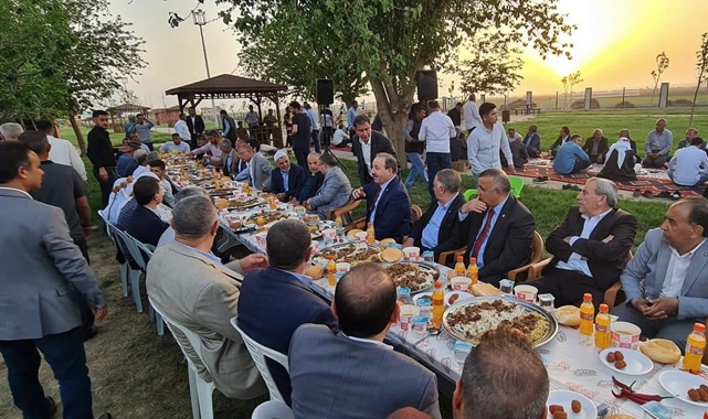 Şanlıurfa vekilleri kavurma ile iftar yaptı