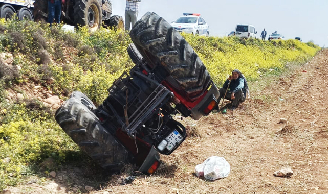 Suruç'ta traktör devrildi: Baba öldü, oğlu yaralandı