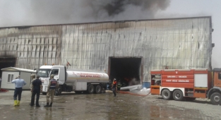 Urfa'da fabrika yangını! İtfaiye müdahale ediyor