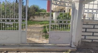 Urfa'da kapıları söküp çalıyorlar