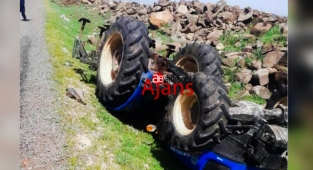 Urfa'da traktör devrildi! Yaralılar var