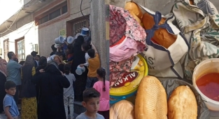 Urfa'da yemek izdihamı! Birbirlerini ezdiler