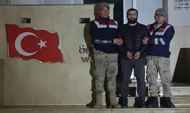 Urfa'nın ilçesinde aranan şahıs derbi sevinci yaşarken yakalandı