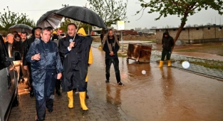 Vali Erin dolu ve şiddetli yağışın vurduğu Hilvan'da