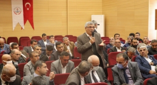 Vali Erin muhtarları dinledi