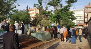 Bayramda mezarlıklar doldu taştı