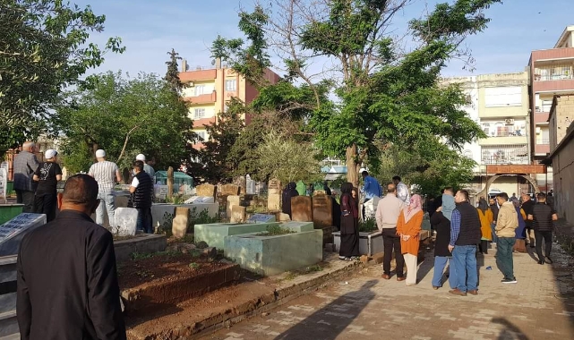 Bayramda mezarlıklar doldu taştı