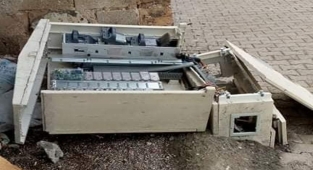 Devrilen elektrik panosu ölüme davetiye çıkarıyor