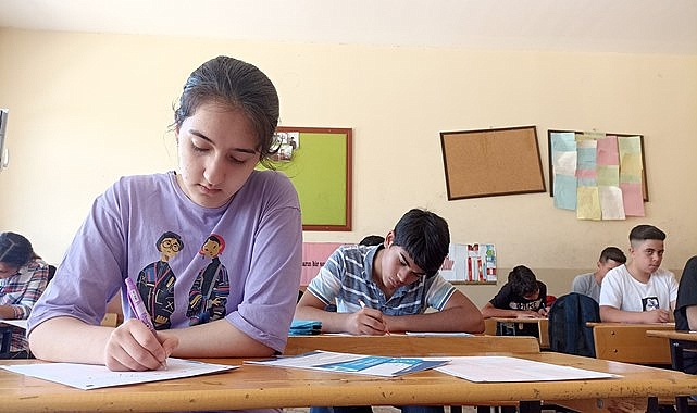 Eyyübiye'de binlerce öğrenci LGS sınavında ter döktü