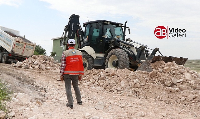 Haliliye Belediyesi 3 mahallenin yol ağını genişletiyor
