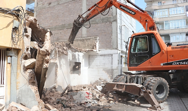 Haliliye metruk yapılardan kurtuluyor