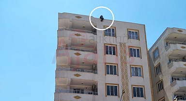 Hilvan'da intihar girişimi! Çatıya çıktı