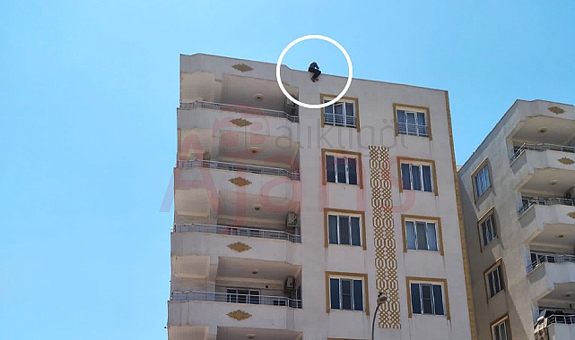 Hilvan'da intihar girişimi! Çatıya çıktı