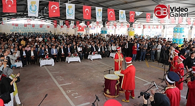 Karşıyaka'daki dev kompleks törenle açıldı