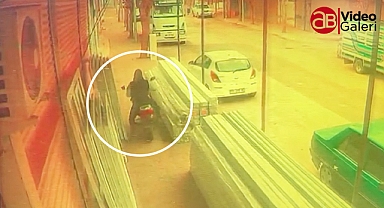 Motosiklet hırsızı güvenlik kamerasına yakalandı