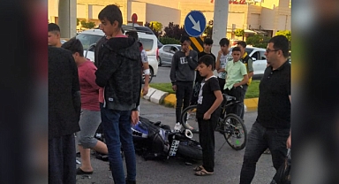 Urfa'da otomobil motosiklet ile çarpıştı! Yaralılar var