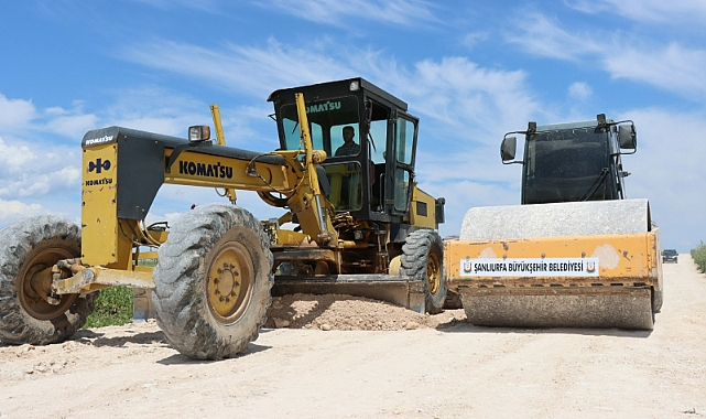 Urfa kırsalında yol çalışmaları devam ediyor