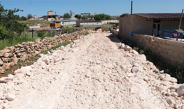 Viranşehir’in kırsal mahalle yollarında stabilize çalışması