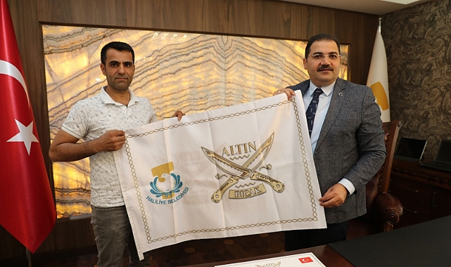 Başkan Canpolat "Altın Bıçak" ve "Altın Makas" sertifikalarını takdim etti 