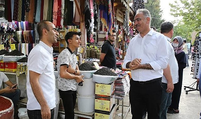 Başkan Kuş esnafı ziyaret etti