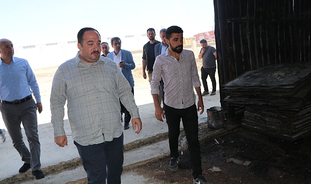 Başkan Salih Ekinci yanan fabrikada incelemede bulundu