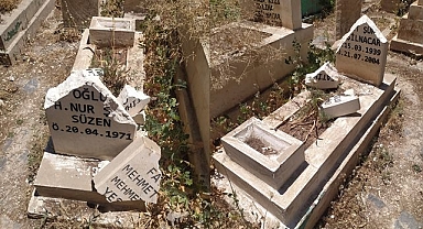 Bediüzzaman Aile Mezarlığında mezarlar tahrip edildi 