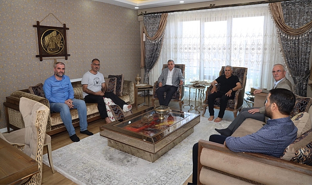 Beyazgül’den ayağı kırılan Kuş’a ‘geçmiş olsun’ ziyareti