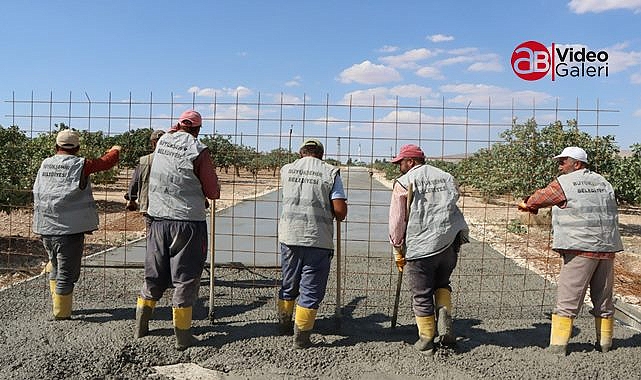 Büyükşehir Belediyesinden Birecik'te beton yol atağı