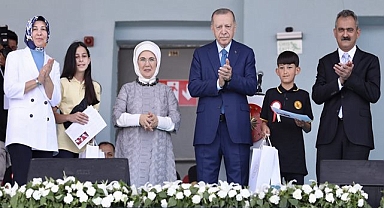 Cumhurbaşkanı Erdoğan ve Bakan Özer, karne dağıtım törenine katıldı