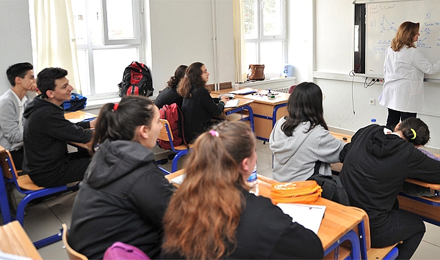 Devamsızlığı olan liseli öğrenciler için flaş karar