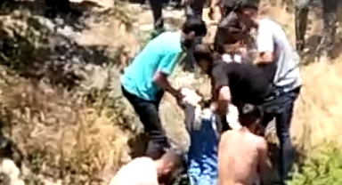 Halfeti'ye gezmek için giden genç kız asma köprüden suya düştü