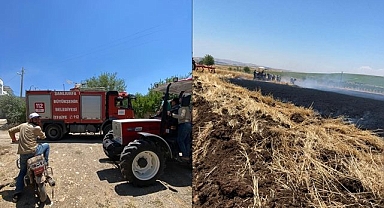 Hilvan'da biçerdöverden çıkan kıvılcım tarlayı yaktı
