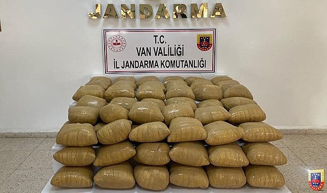 Jandarma 357 kilogram toz esrar ele geçirdi