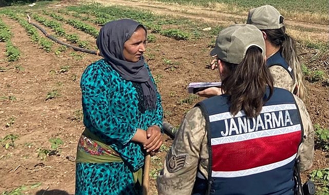 Jandarma ekipleri tarlada `KADES` uygulamasını tanıttı