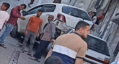 Kontrolden çıkan araç bir başka aracın üstüne çıktı