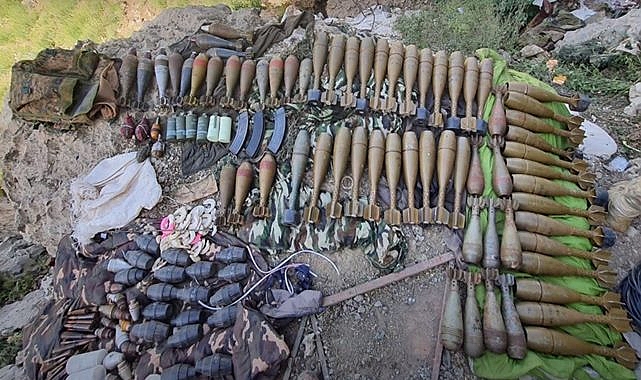 Operasyon devam ediyor! Mağarada cephane ele geçirildi