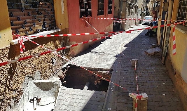 Şanlıurfa’da çöken yolun altından tünel çıktı