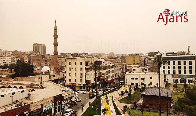 Şanlıurfa'da gökyüzü sarı renge büründü