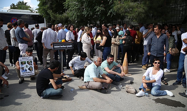 Şenyaşar ailesiyle birlikte nöbet tuttular