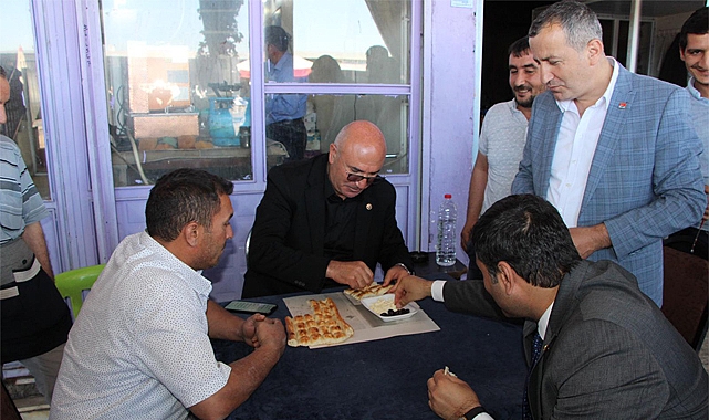 Tanal'dan peynir ve zeytinle 'kavurmacı vekil' göndermesi